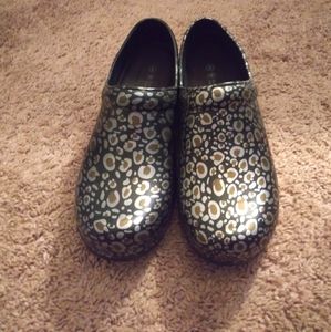 Black Star restaurant/medical shoes